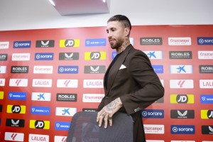 九游下载中心-迈入不惑之年！马卡：40岁拉莫斯生涯29冠，下家不愁但也可能退役