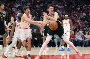 4连胜来到第5，火箭队有4个变化，一人可以重用，一招也能玩转|谢泼德|雄鹿|乌度卡|密尔沃基雄鹿队|休斯敦火箭队_新浪体育_新浪新闻