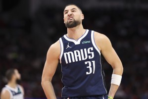 九游下载中心-佛光照不出来了！克莱替补16分钟手感冰凉11投仅3中&amp;三分5中0